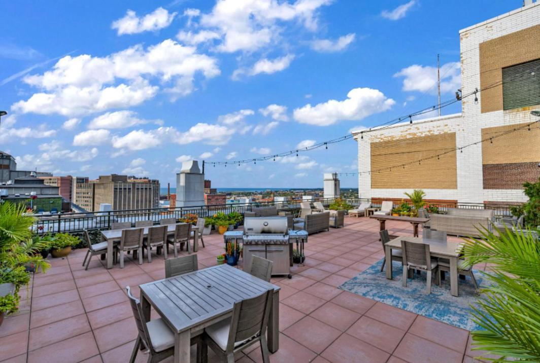 קליבלנד Beautiful Condo/Rooftop Patio With Free Parking מראה חיצוני תמונה