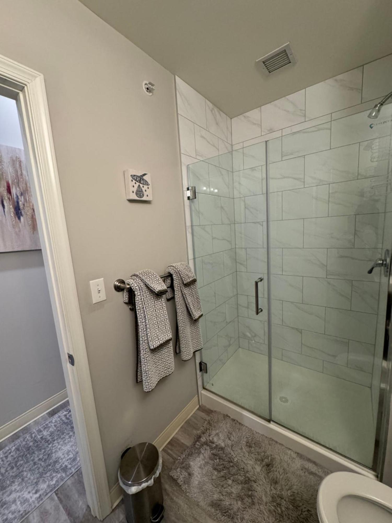 קליבלנד Beautiful Condo/Rooftop Patio With Free Parking מראה חיצוני תמונה